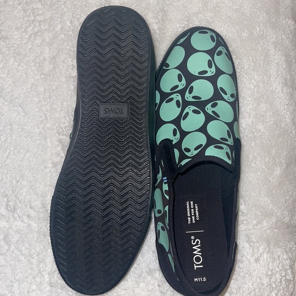 ❤️NEW!!!❤️ RARE! TOMS Alien Slip On Shoes. - Picture 4 of 8